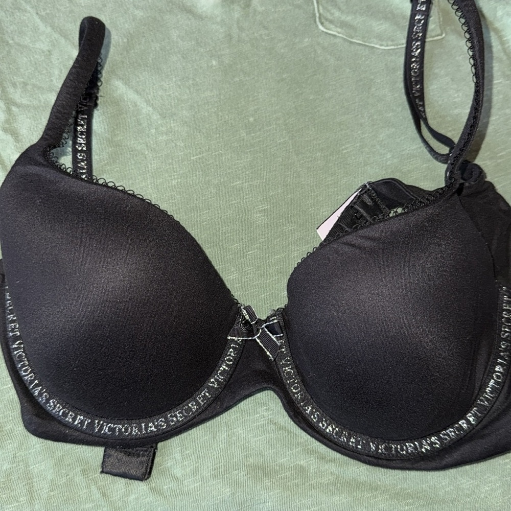 VICTORIAS SECRET LINED DEMI BLACK BRA SIZE 36B